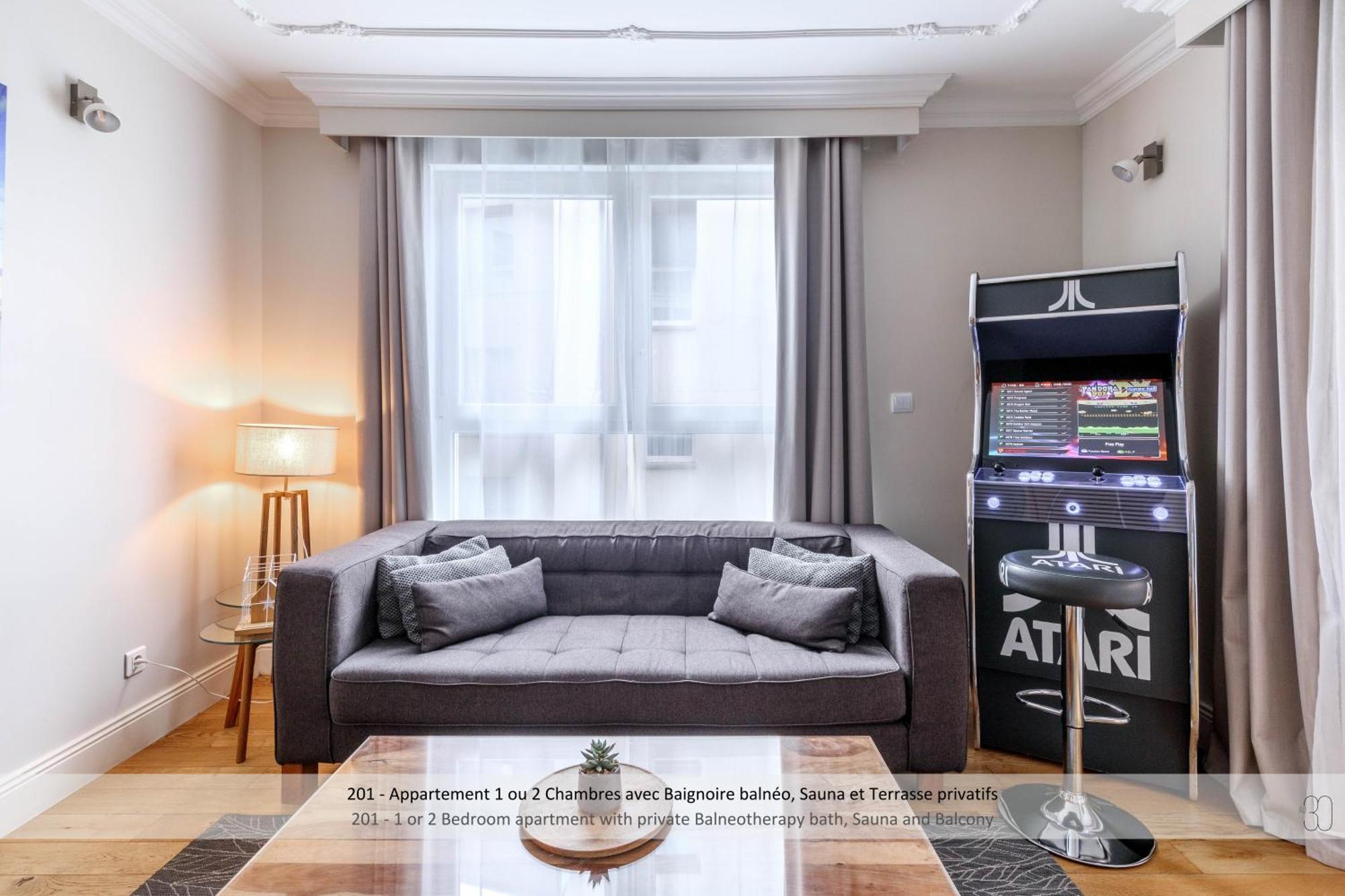 One or Two bedroom Apartment Spa Bath Sauna Terrace